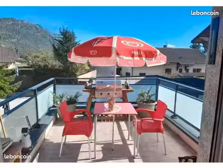 t2 en maison+ terasse et parking