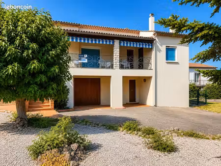 gonfaron - maison de type 6 de 152m² - avec grands garages
