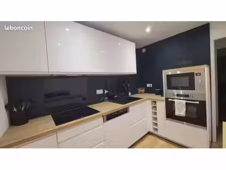 vends appartement t6 de 103m2  refait à neuf  vue imprenable  sans vis à vis