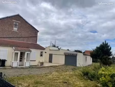 à vendre très belle maison beautor 02800