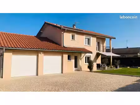 villa 6 pièce 200m2 dont 40m2 de garage et 15m2 de cellier