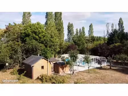 terrain de loisirs avec piscine