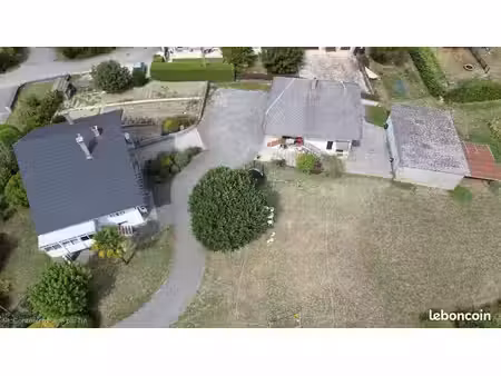 maison 125m2 habitable sur un terrain de 1100m2 faisant partie d'un ténement de 2590m2 com