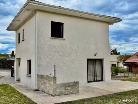 villa 4 pièces 85 m²