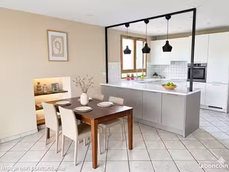 maison de village - 150m² - 5 pièces - saint genis pouilly