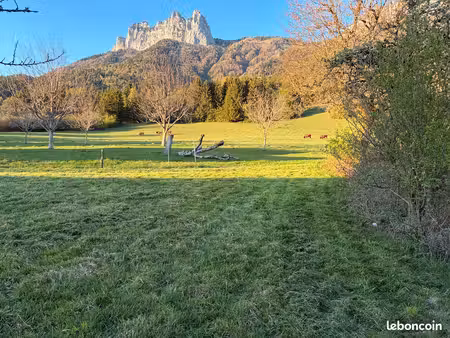 terrain constructible 800 m² – talloires-montmin – permis accordé – vue montagnes