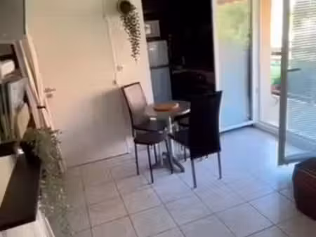 studio rénové à 200 m de la plage – balcon  climatisation et parking privé