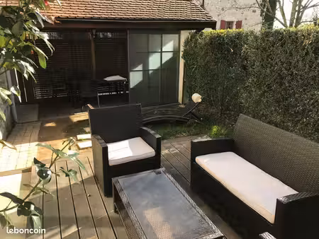t2 meublé d’exception au château de farges – jardin privatif & parking