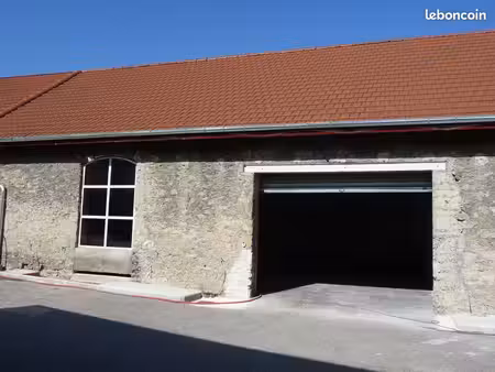 local artisanal / entrepôt