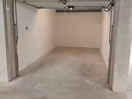 garage de 16m2 avec électricité à ornex à 5min de la frontière suisse