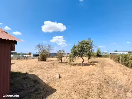 a vendre : terrain1405 m2 plat et clôturé  avec maison 105m2