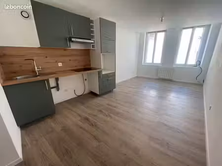 maison de village rénovée 2024 – 2 chambres – esprit loft – gare à 5 min