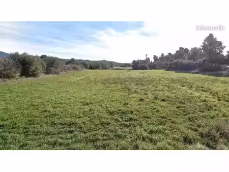 terrain 1 200 m² aups