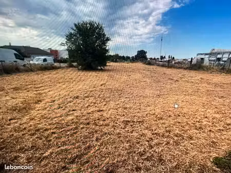 terrain 1990 m²