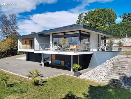 villa 5 pièces 180 m²