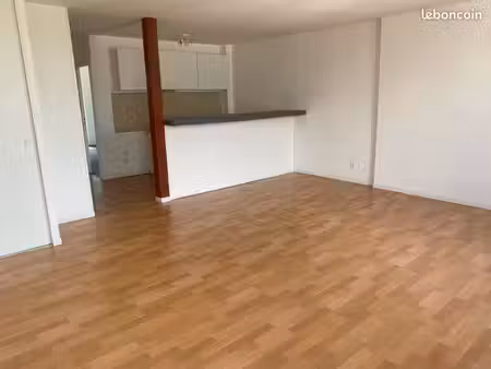 3 pièces 67 m2. la fère