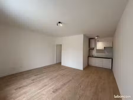 studio refait à neuf hyper centre château thierry