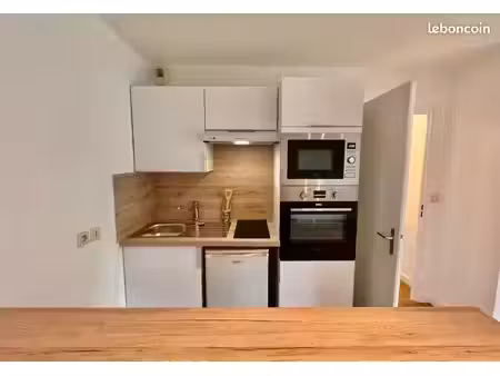 ? t2 meublé refait à neuf – 38m2 – terrasse 5m2 + 2 parkings –