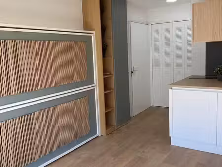 studio rénové vue mer dans triangle d'or  deux ascenseurs accès pmr