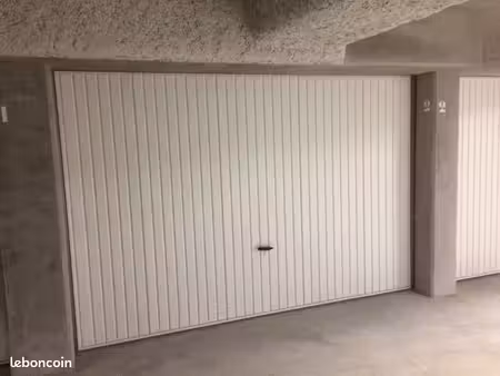 grand garage avec électricité