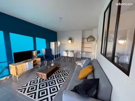 t2 meublé entièrement rénové en octobre 2021  44² + balcon  disponible à partir du 27 sept