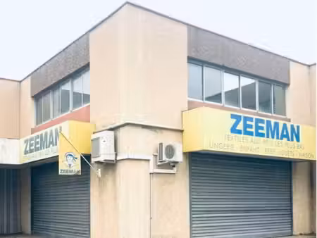 local commercial de 300 à 600 m2