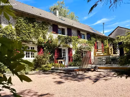 maison 7 pièces 220 m²