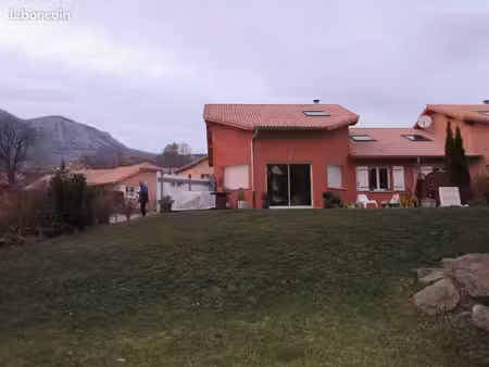 villa mitoyenne recente
