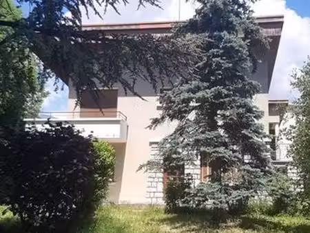 belle maison avec 2 appartements
