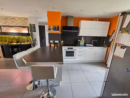 t3 meublé 67m² entièrement rénové – vue mont d’or