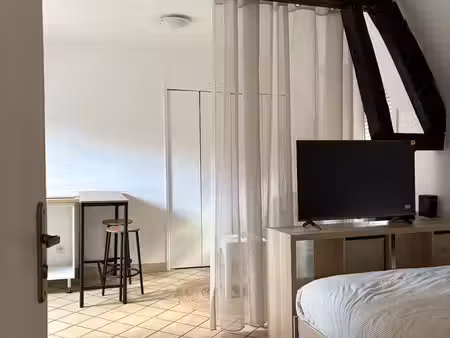 ? studio meublé de 19 27m² à louer – centre-ville de sens
