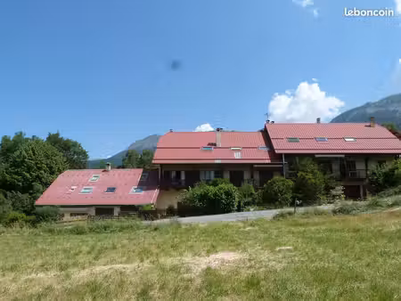 appartement dans une ferme sur les hauteurs de seyne les alpes