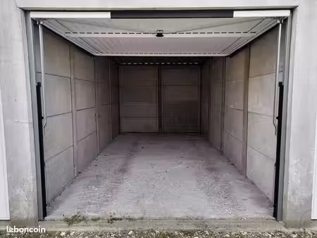 garage bétonné de 14m²