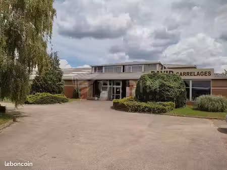 local 3400 m² auxerre