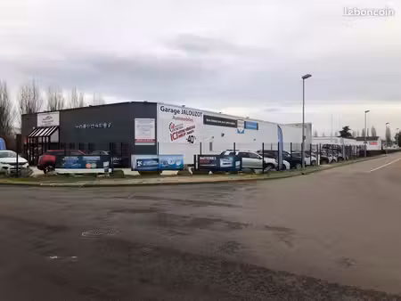 local 820 m² auxerre