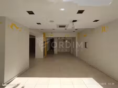 local commercial 128 m² auxerre