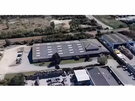 local commercial 1400 m² auxerre