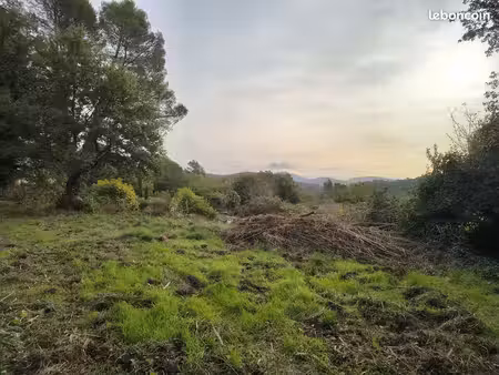terrain à bâtir de 2927 m² à bagnols-en-foret (83)