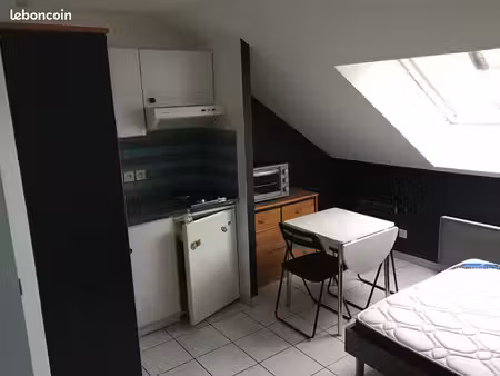 particulier loue à belfort un studio meublé de 20 m2 dans une résidence calme proche d'als