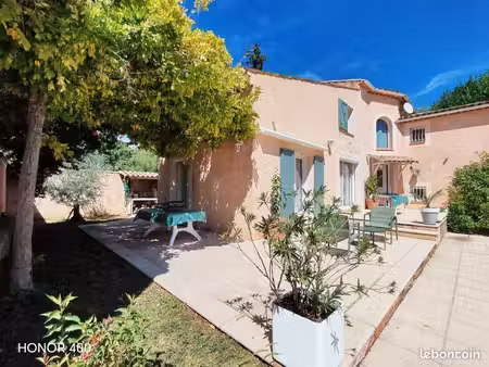 a vendre villa avec piscine
