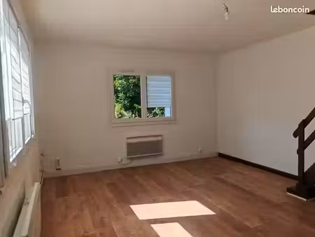 f2bis duplex lumineux dans maison avec jardin