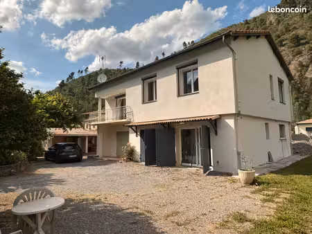 maison a digne les bains de 130 m² avec studio loué – terrain 547 m²