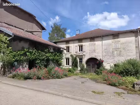 ferme de village 3 chambres authenticité préservée terrain de 34 ares dépendances