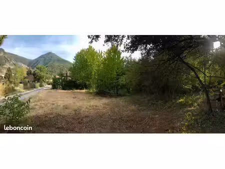 terrain constructible + cabanon en pierres  centre-ville de veynes - hautes-alpes
