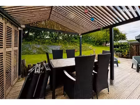maison chaleureuse avec grande terrasse dans un village calme des vosges  à 11km de gérard