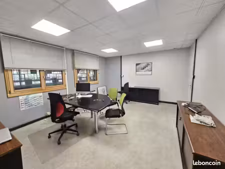 immeuble 14 pièces 3 330 m²