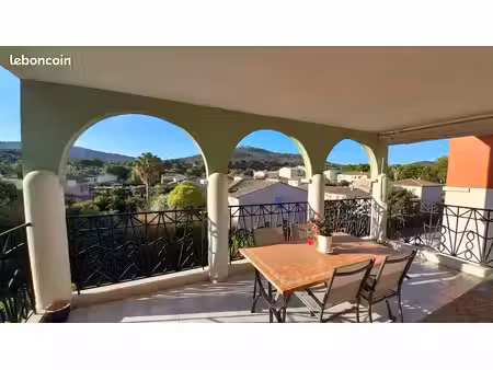 dans résidence sécurisée avec ascenseur appartement t3 avec terrasse 15m² et avec place de