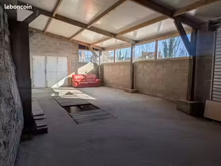 local de 130 m2 stockage  entrepôt artisan ou particulier axe mont riboudet   sud3   a150