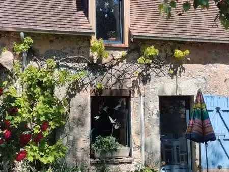 maison en pierre avec jardin clos