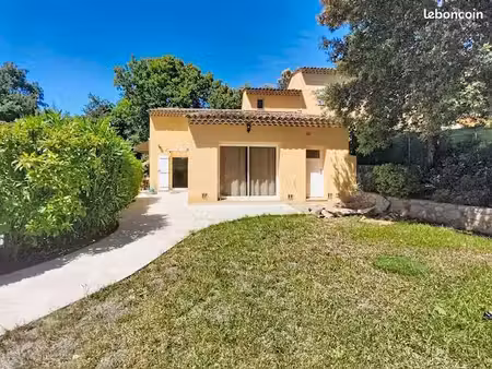 villa sur le haut de montauroux